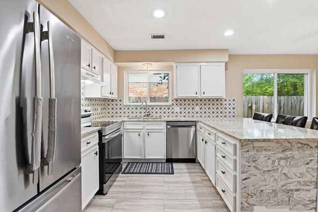 3008 Hunnington Drive, Conroe, TX 77303