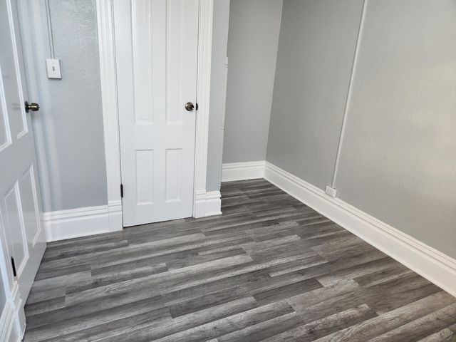 7 National Street 7, Elgin, IL 60123