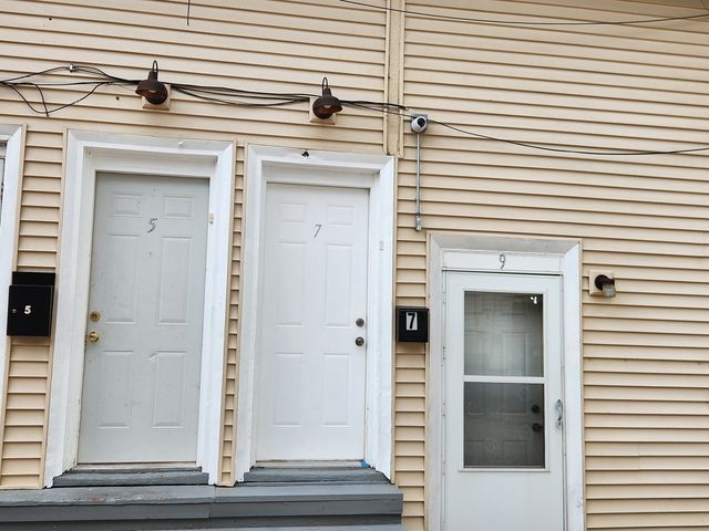 7 National Street 7, Elgin, IL 60123