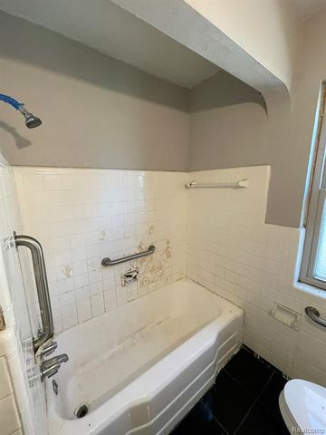 19708 Fairport Street, Detroit, MI 48205