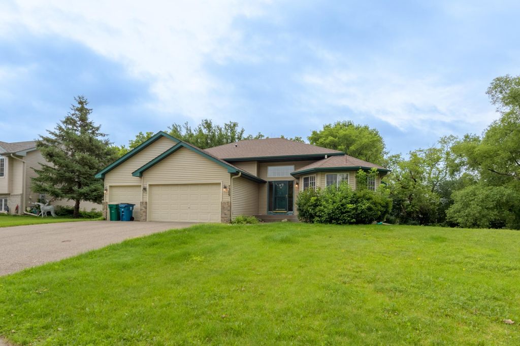 7309 Deer Pass Drive, Centerville, MN 55038