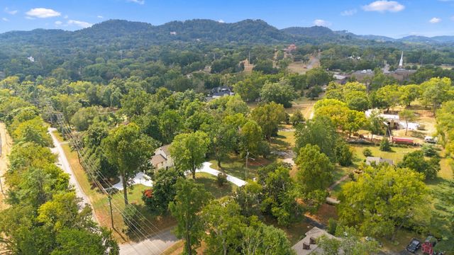 701 Brindley Dr, Nashville, TN 37220