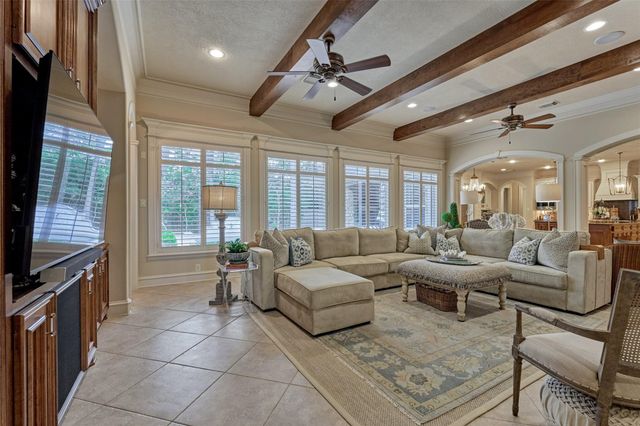 27 Knightsgate Circle, The Woodlands, TX 77382