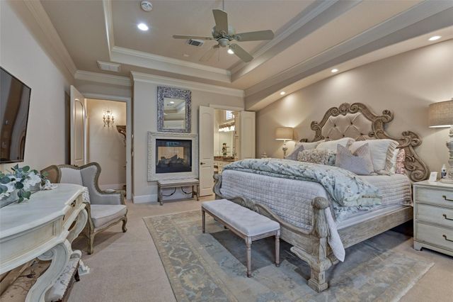27 Knightsgate Circle, The Woodlands, TX 77382