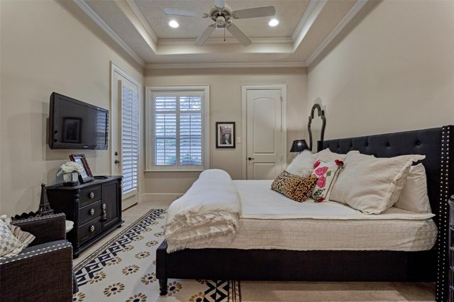 27 Knightsgate Circle, The Woodlands, TX 77382