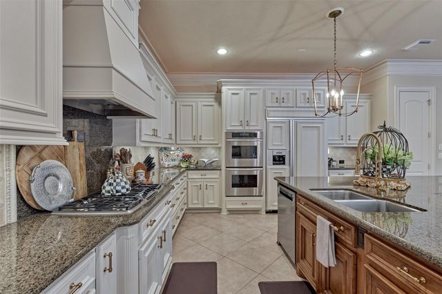 27 Knightsgate Circle, The Woodlands, TX 77382