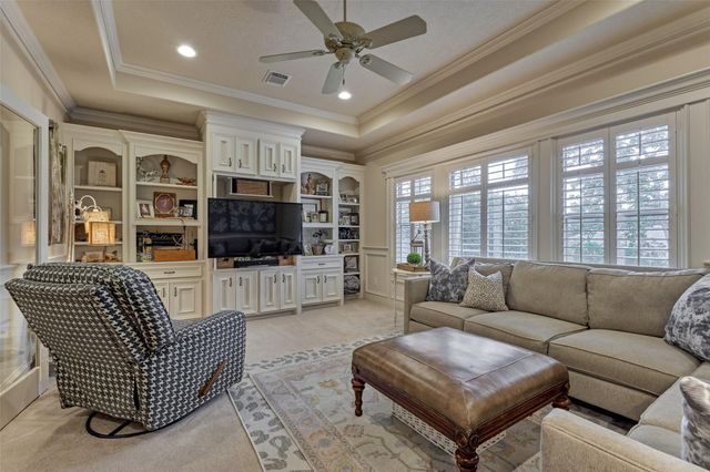 27 Knightsgate Circle, The Woodlands, TX 77382