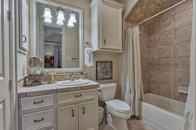 27 Knightsgate Circle, The Woodlands, TX 77382