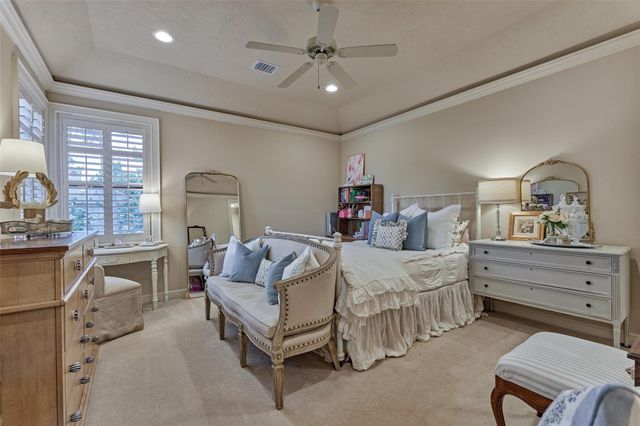 27 Knightsgate Circle, The Woodlands, TX 77382