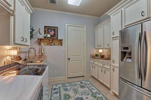 27 Knightsgate Circle, The Woodlands, TX 77382