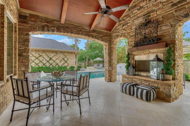 27 Knightsgate Circle, The Woodlands, TX 77382