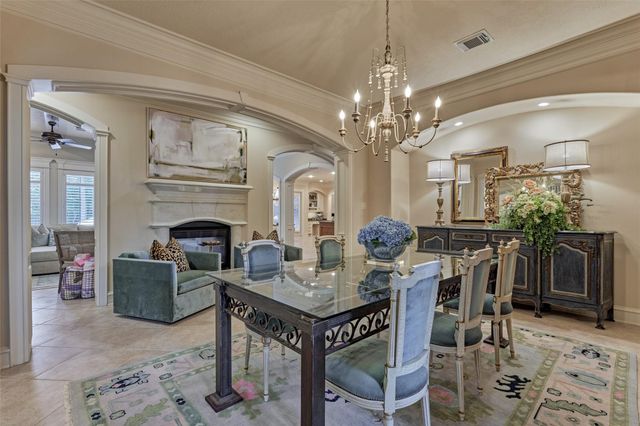 27 Knightsgate Circle, The Woodlands, TX 77382