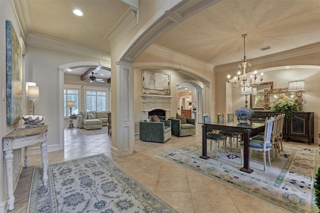 27 Knightsgate Circle, The Woodlands, TX 77382