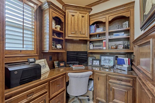 27 Knightsgate Circle, The Woodlands, TX 77382