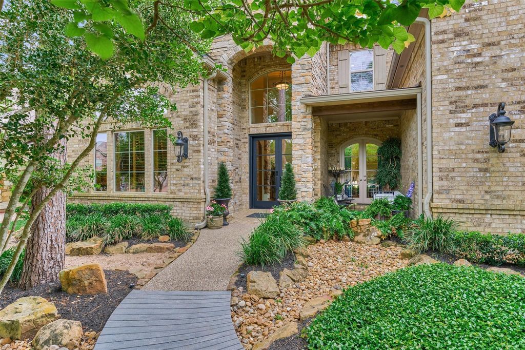 27 Knightsgate Circle, The Woodlands, TX 77382