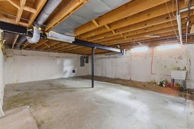 28230 Armanda Drive, Warren, MI 48088