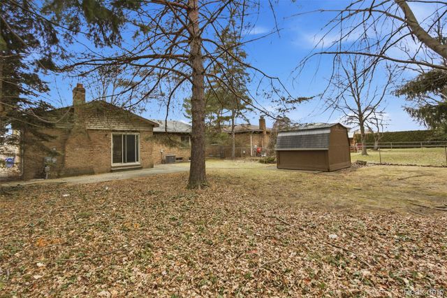 28230 Armanda Drive, Warren, MI 48088