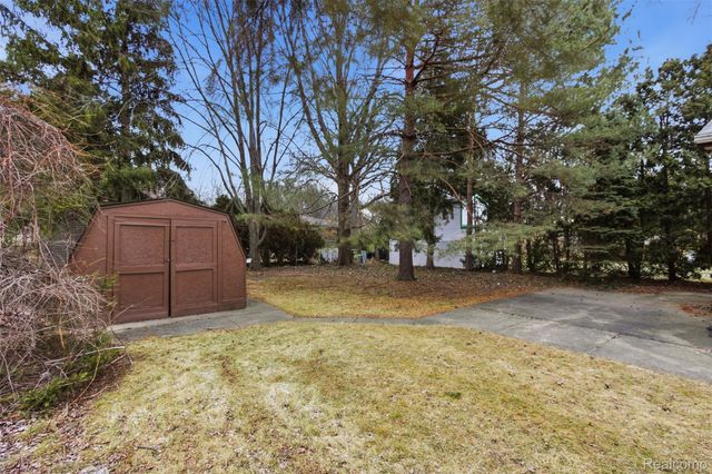 28230 Armanda Drive, Warren, MI 48088