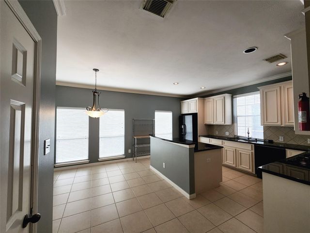 2637 W Dallas Street, Houston, TX 77019