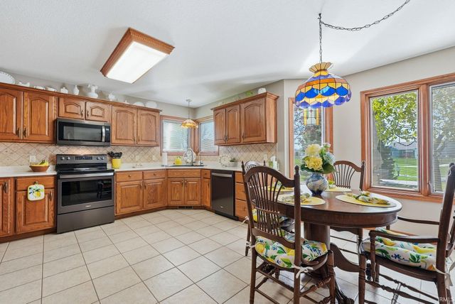 1503 Classic Lake Cove, Huntertown, IN 46748