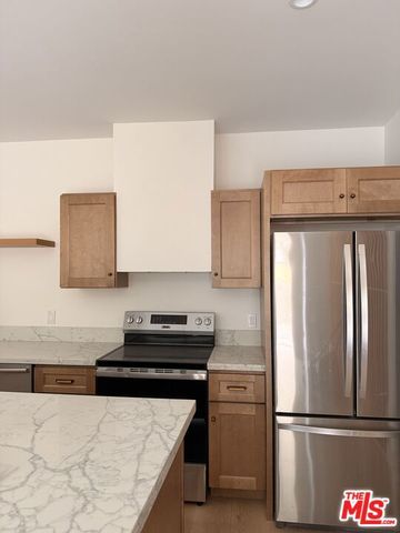 8761 Corbin Avenue, Northridge (los Angeles), CA 91324