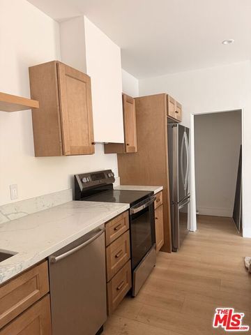 8761 Corbin Avenue, Northridge (los Angeles), CA 91324