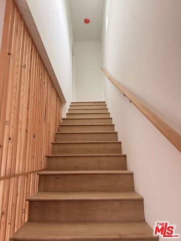 8761 Corbin Avenue, Northridge (los Angeles), CA 91324