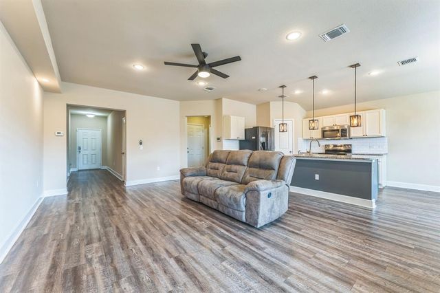 108 Leona River TRL, Hutto, TX 78634