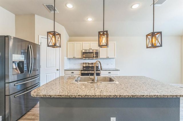 108 Leona River TRL, Hutto, TX 78634