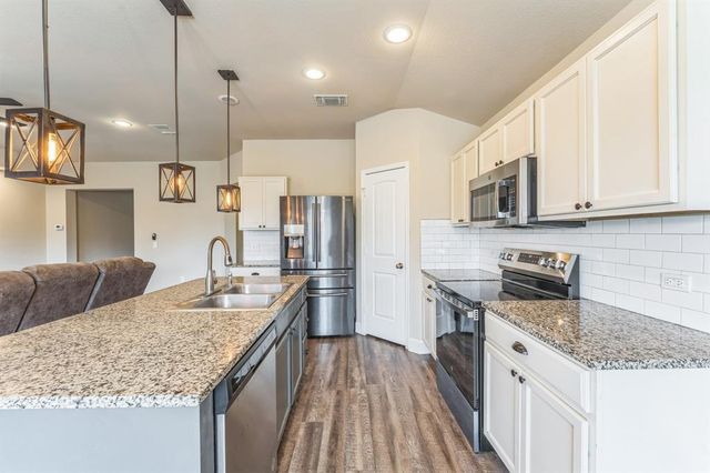 108 Leona River TRL, Hutto, TX 78634