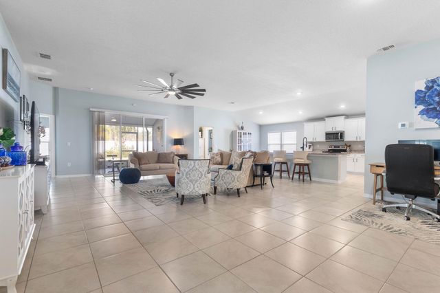 11 Pittson Ln, Palm Coast, FL 32164