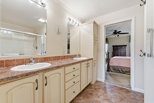 11 Carol Circle, Westfield, MA 01085
