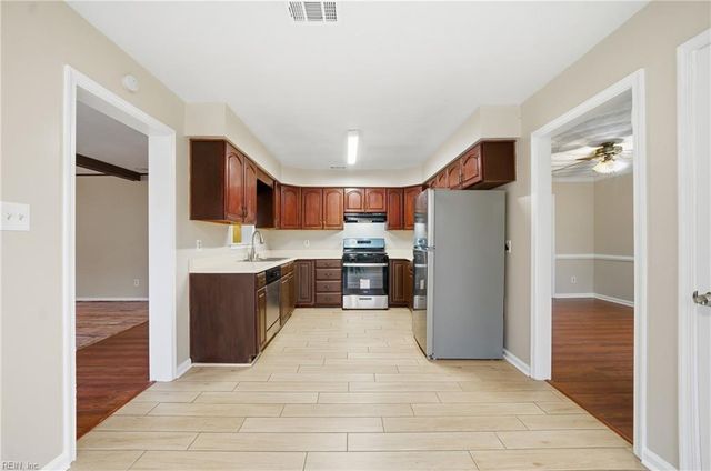 1306 Hillock XING, Virginia Beach, VA 23455