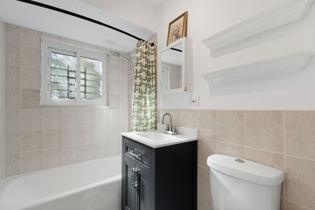 7070 N Ridge Boulevard 1A, Chicago, IL 60645