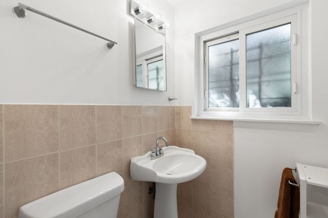 7070 N Ridge Boulevard 1A, Chicago, IL 60645