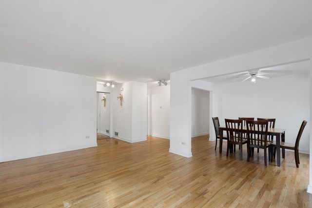 7070 N Ridge Boulevard 1A, Chicago, IL 60645