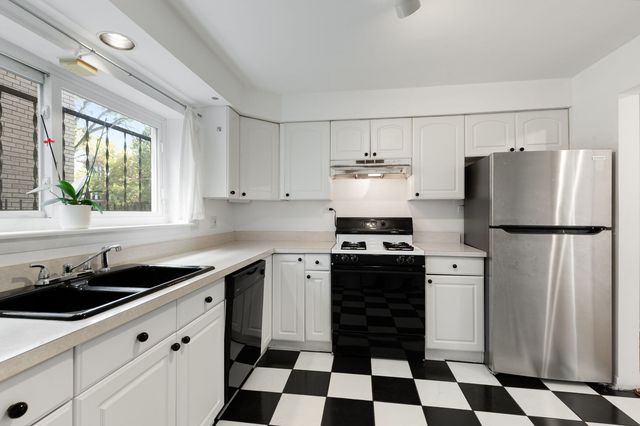 7070 N Ridge Boulevard 1A, Chicago, IL 60645