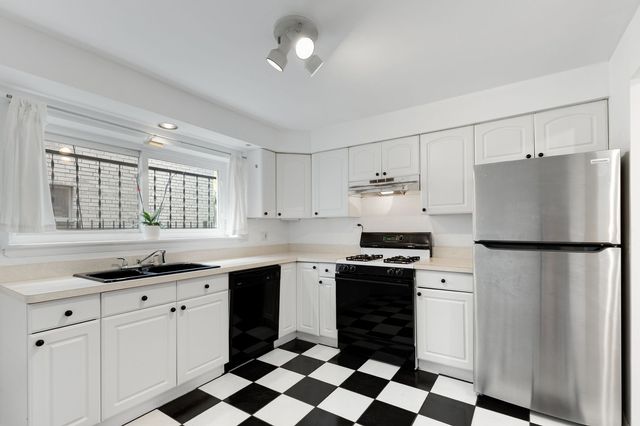 7070 N Ridge Boulevard 1A, Chicago, IL 60645