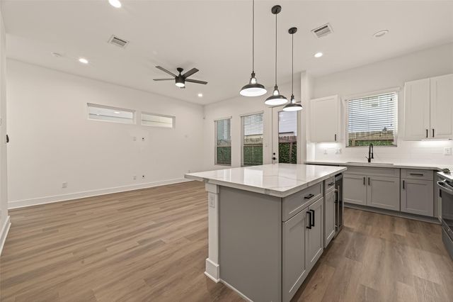 7707 Johanna Park Drive, Houston, TX 77055