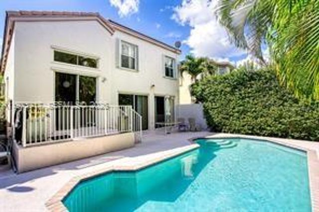 15857 NW 4th Ct, Pembroke Pines, FL 33028