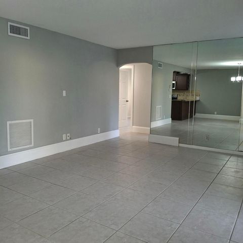 115 Lake Pine Circle D-1, Greenacres, FL 33463