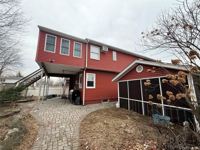 2331 Neptune Avenue, Seaford, NY 11783