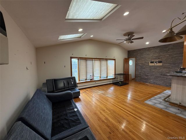 2331 Neptune Avenue, Seaford, NY 11783