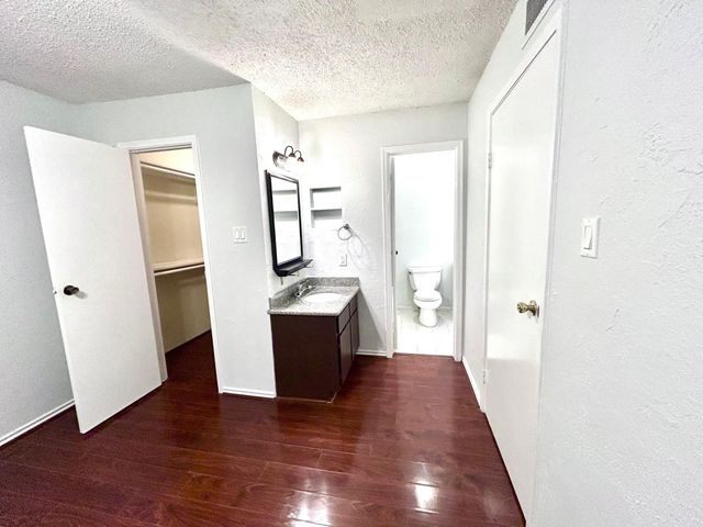2750 Holly Hall Street 1014, Houston, TX 77054