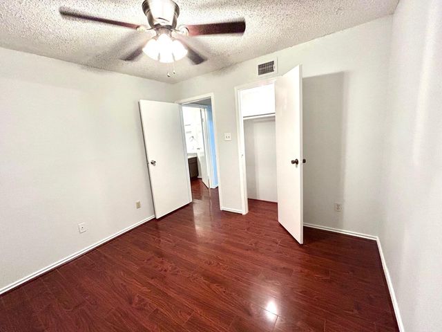 2750 Holly Hall Street 1014, Houston, TX 77054