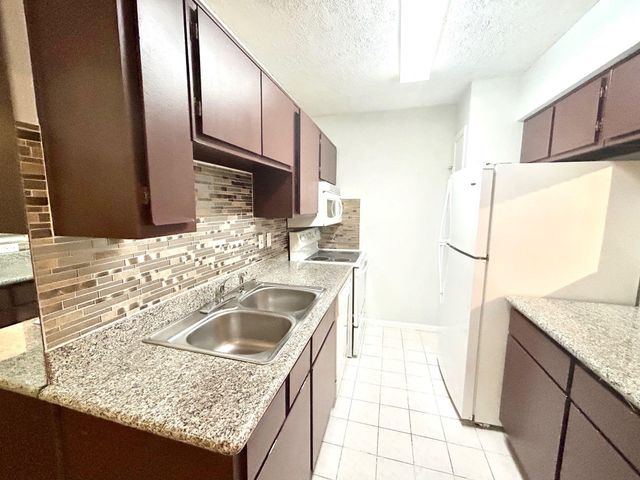 2750 Holly Hall Street 1014, Houston, TX 77054