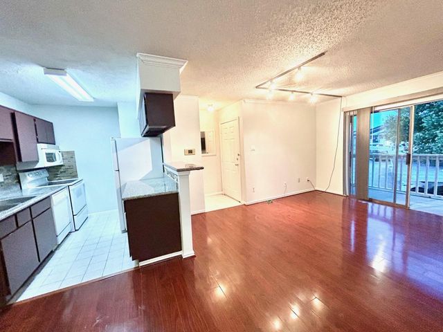 2750 Holly Hall Street 1014, Houston, TX 77054