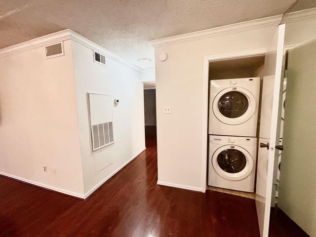2750 Holly Hall Street 1014, Houston, TX 77054