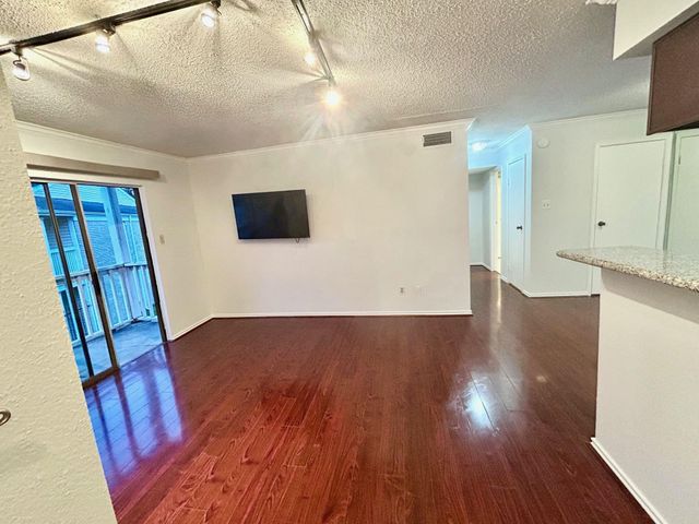 2750 Holly Hall Street 1014, Houston, TX 77054