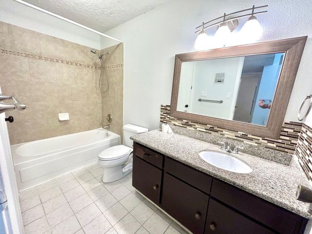 2750 Holly Hall Street 1014, Houston, TX 77054